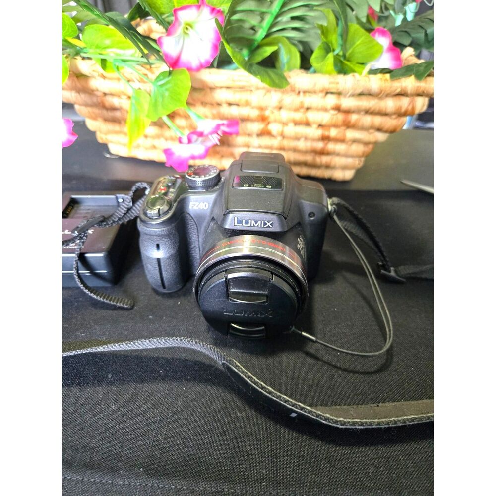 Panasonic Lumix DMC‑FZ40 Digital Camera 14.1MP 24x Zoom – Charger, Battery